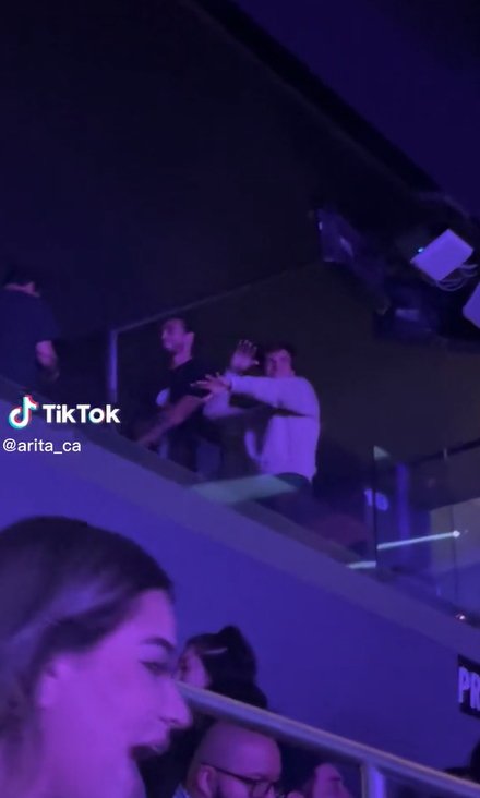 Riqui Puig baila brazos discoteca Los Angeles Tik Tok