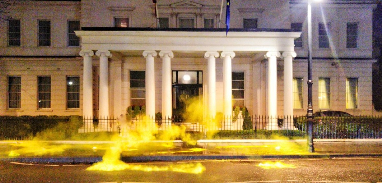 El CDR de Londres amarillea la embajada española