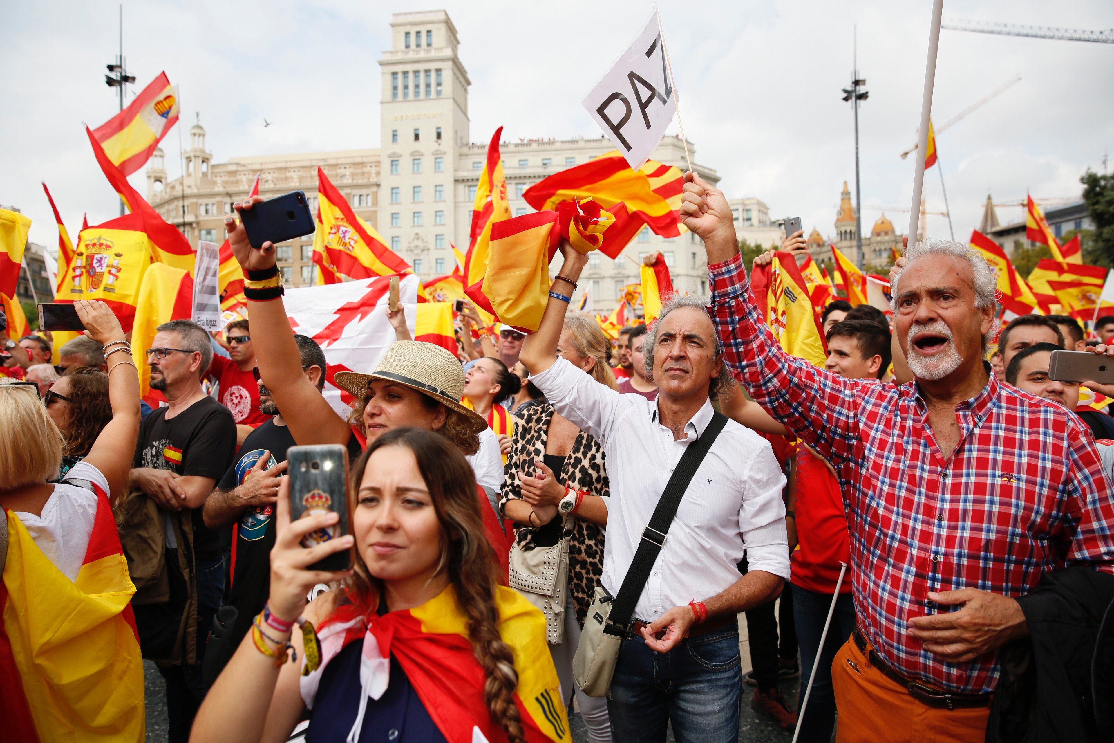 El agujero negro de las municipales que amenaza a la derecha españolista en Catalunya