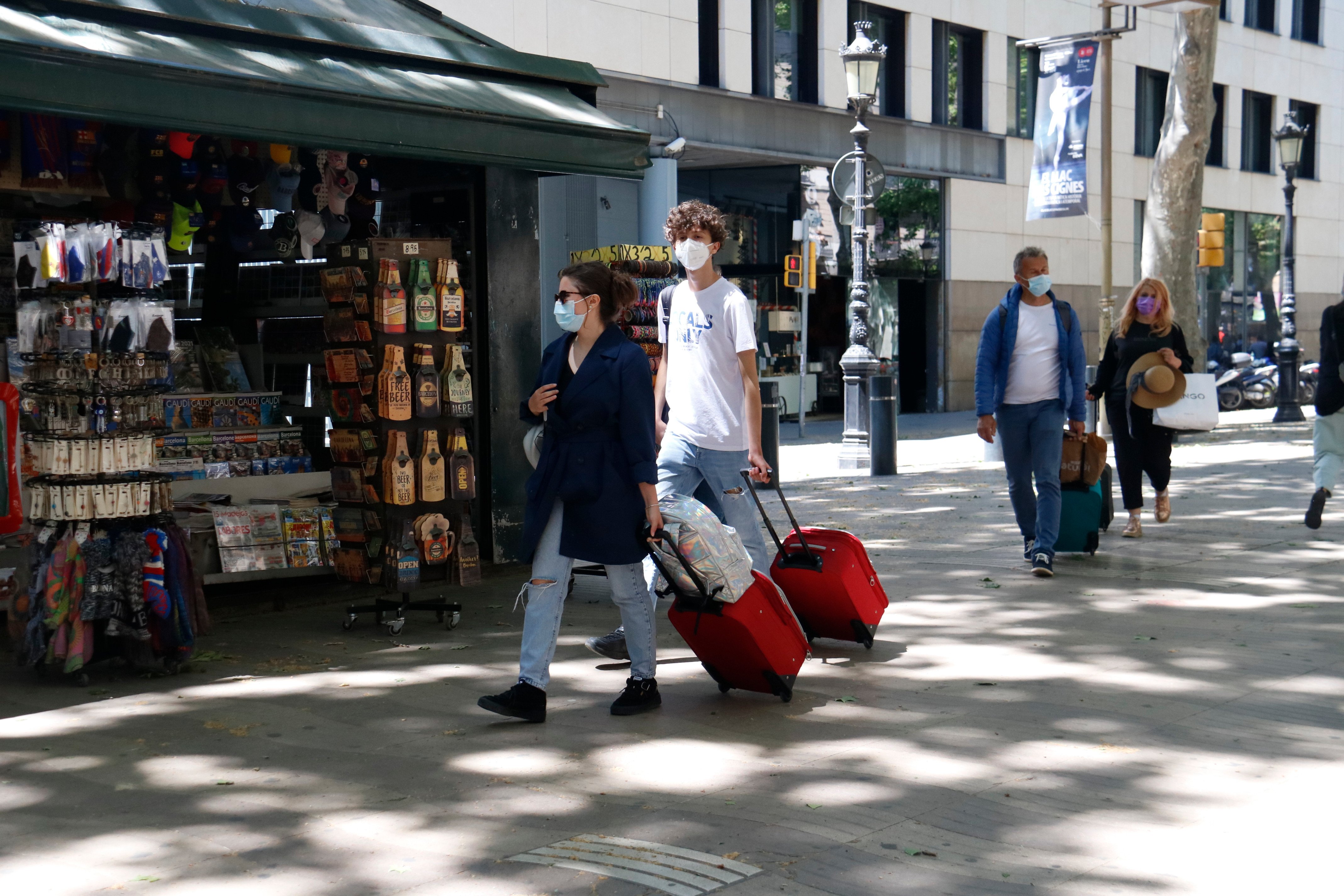 Los quioscos de Barcelona podrán vender bebidas y comida: así quedan los porcentajes