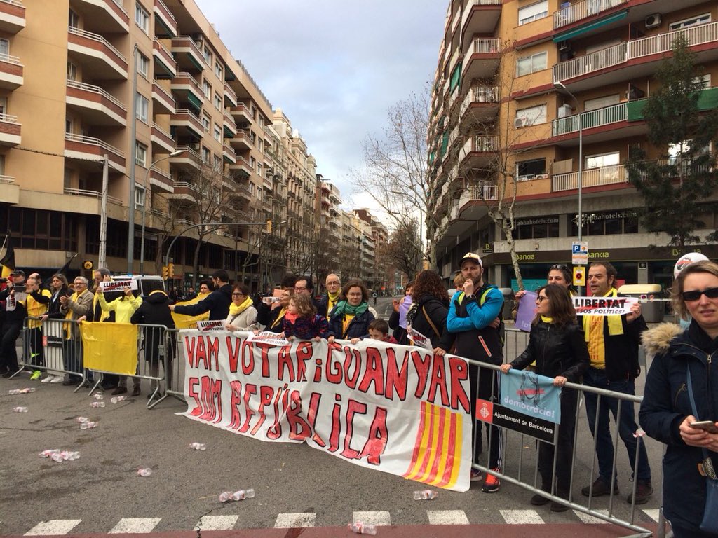 "Like Pep Guardiola": Lazos amarillos en el Maratón de Barcelona