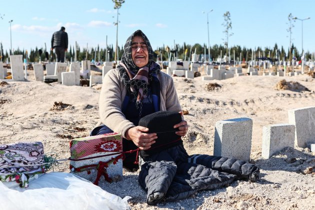 DOna cementiri Siria terratremol EFE SEDAT SUNA DOna cementiri Siria terratremol EFE SEDAT SUNA