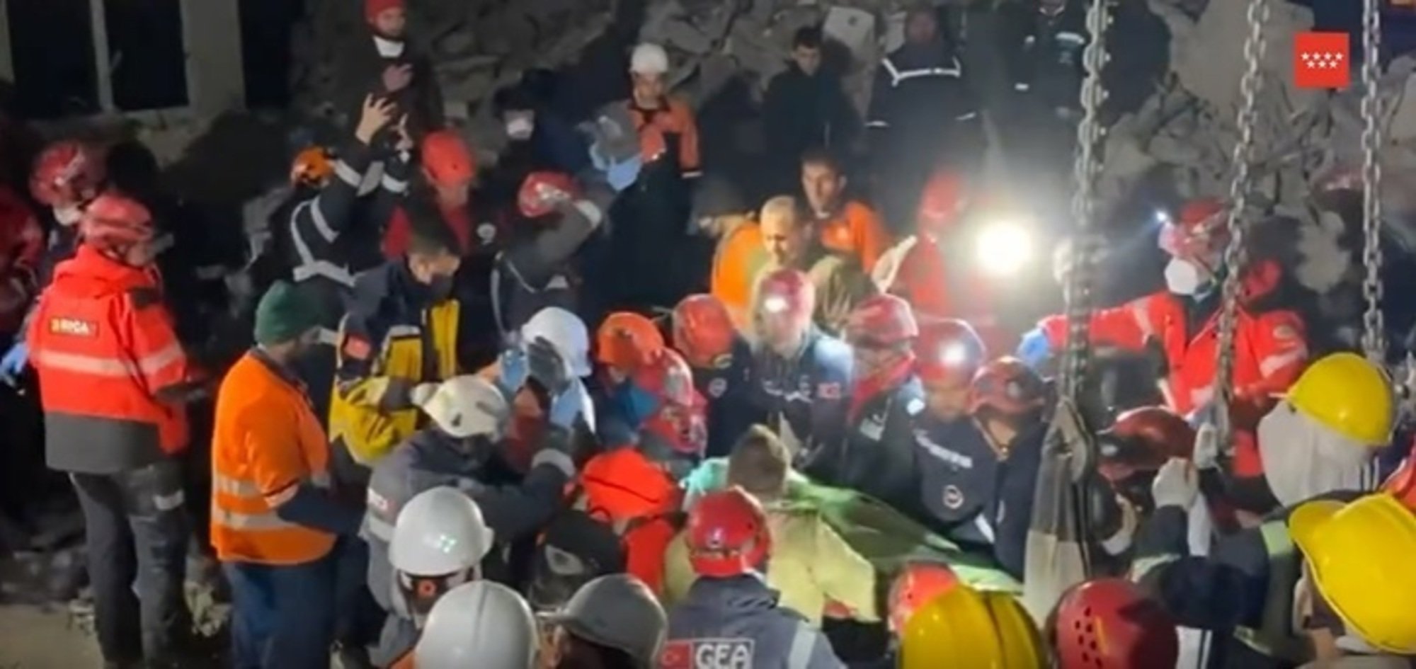 Una mujer sobrevive 144 horas bajo los escombros: un nuevo milagro en Turquía | VÍDEO