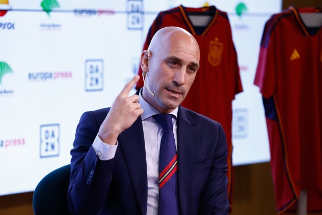 Luis Rubiales dedo presidente RFEF / Foto: Europa Press