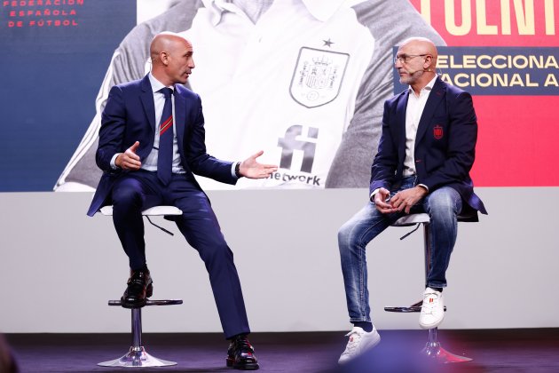 Luis Rubiales presentando a Luis de la Fuente / Foto: Europa Press