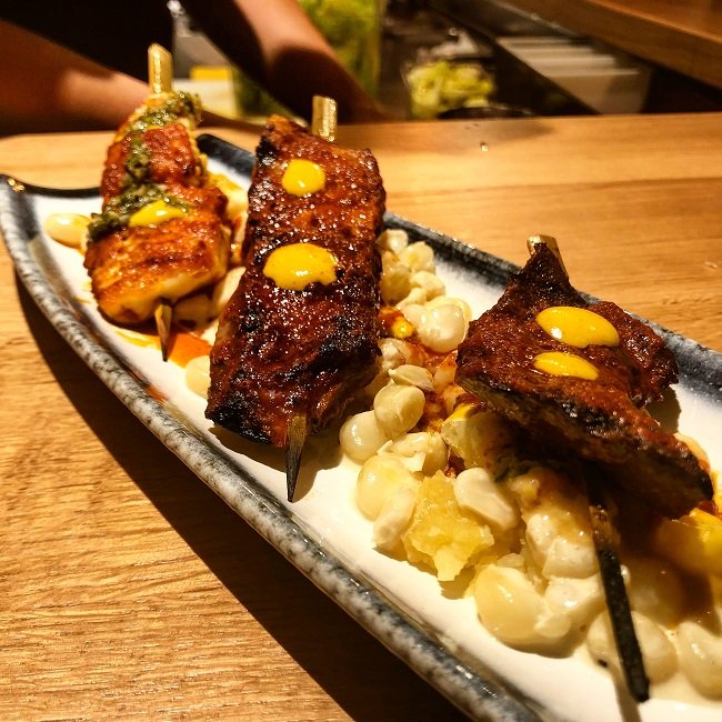 Trio de anticuchos