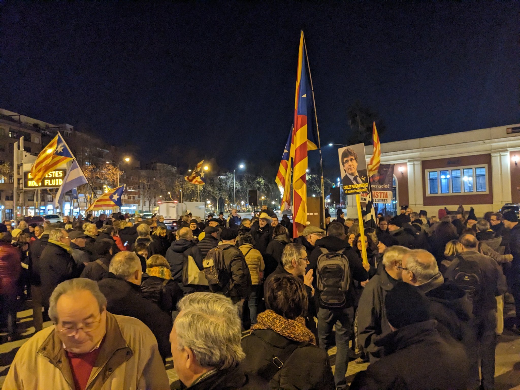 El PSC fuerza la condena del Ayuntamiento de Barcelona a los cortes de la Meridiana