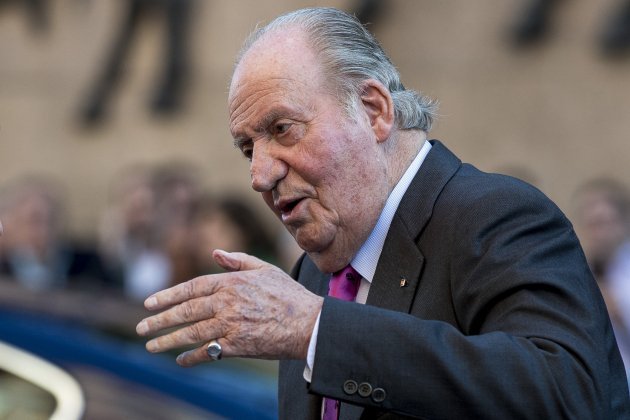 Juan Carlos cono un anillo GTRES