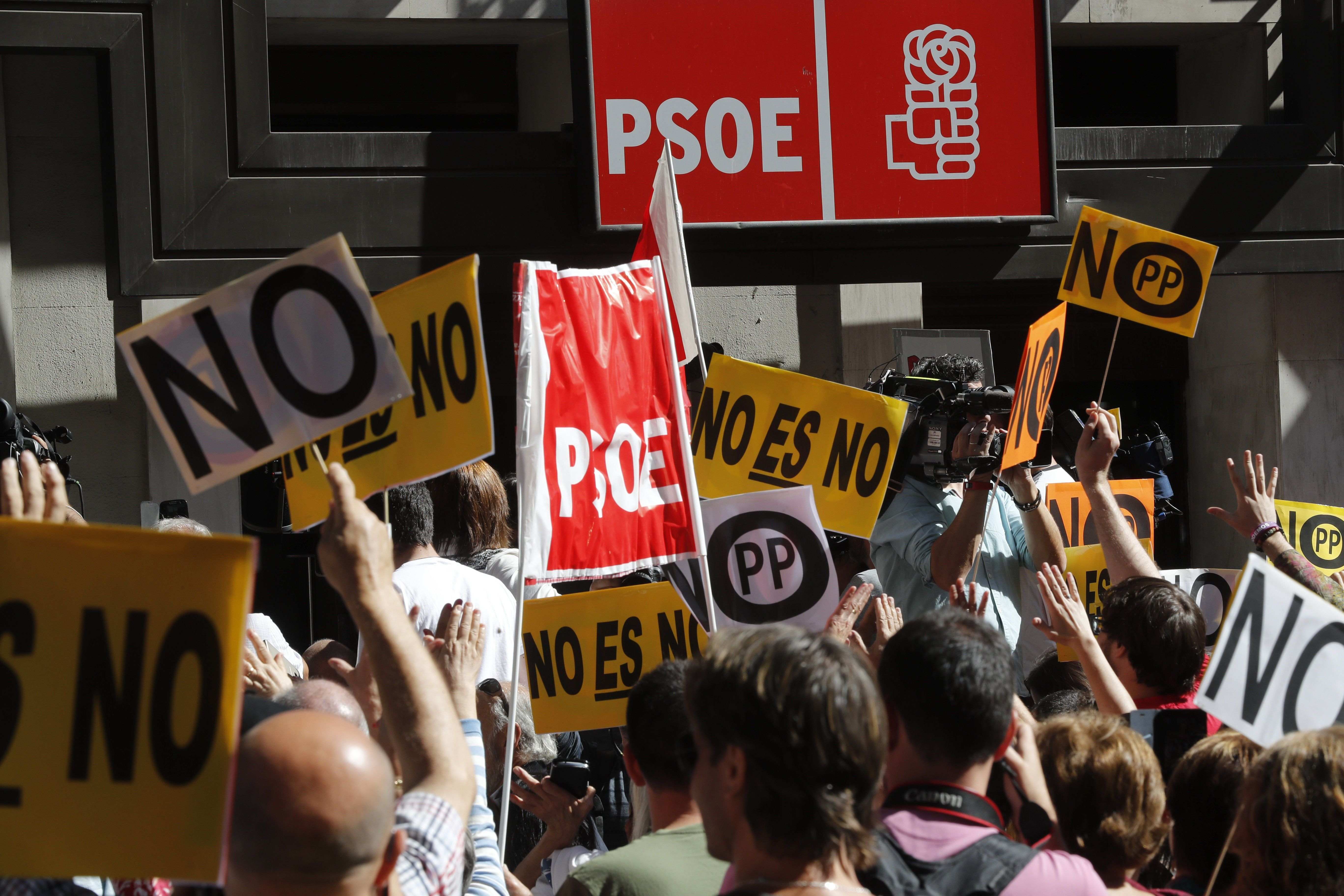 Discrepàncies internes paralitzen el comitè federal del PSOE