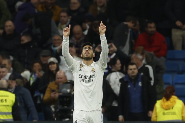 Marco Asensio cielo Real Madrid Elche / Foto: EFE