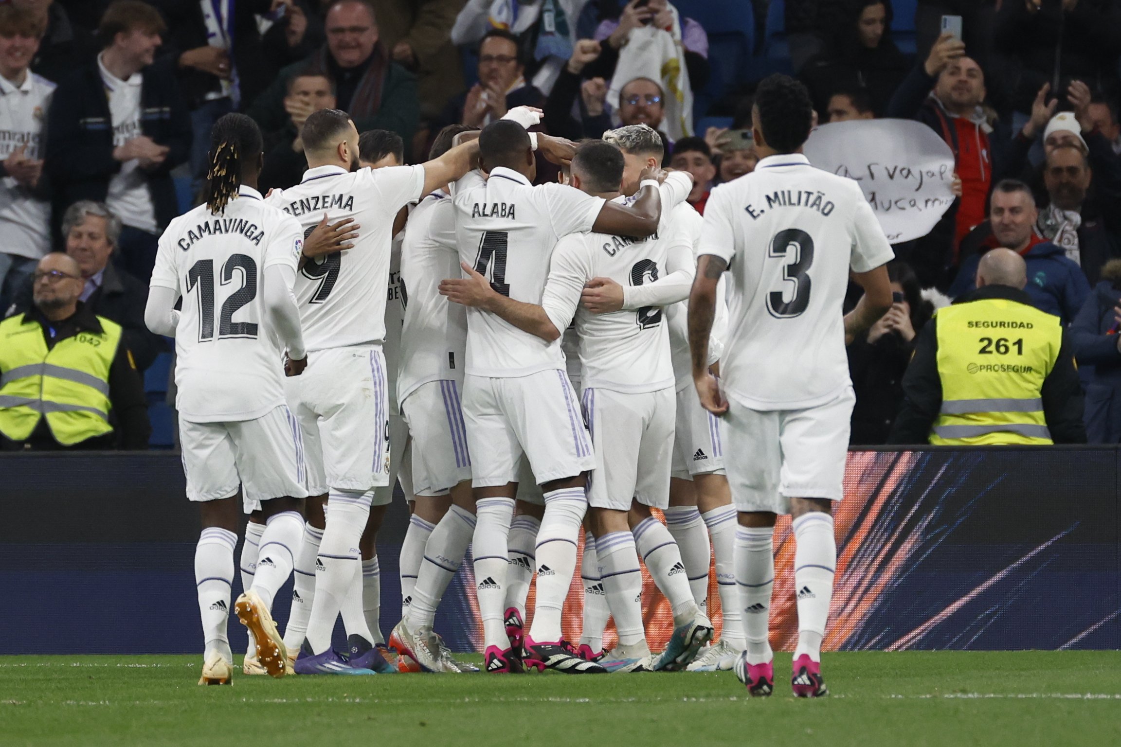 El Real Madrid se concede un festín a costa del Elche (4-0)