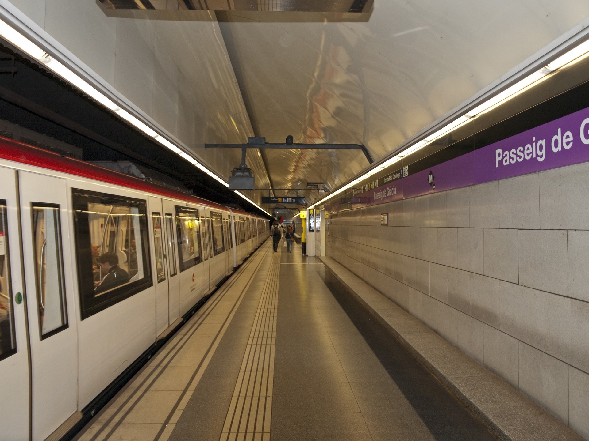 Incidencia en la L2 del metro de Barcelona: sin servicio entre Paral·lel y Sagrada Família