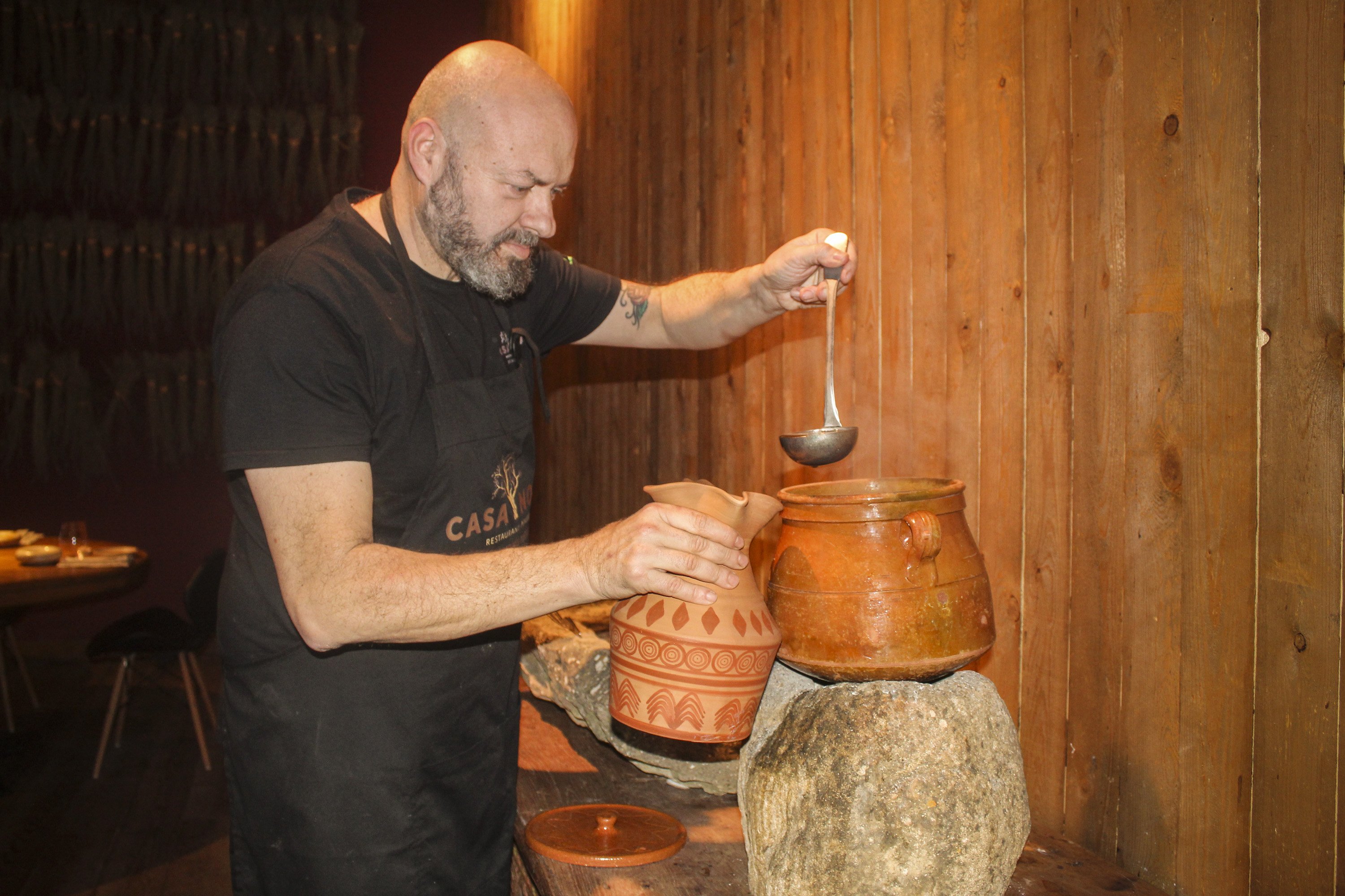 De reportero de guerra a cocinero con estrella Michelin: el restaurante más verde del Penedès