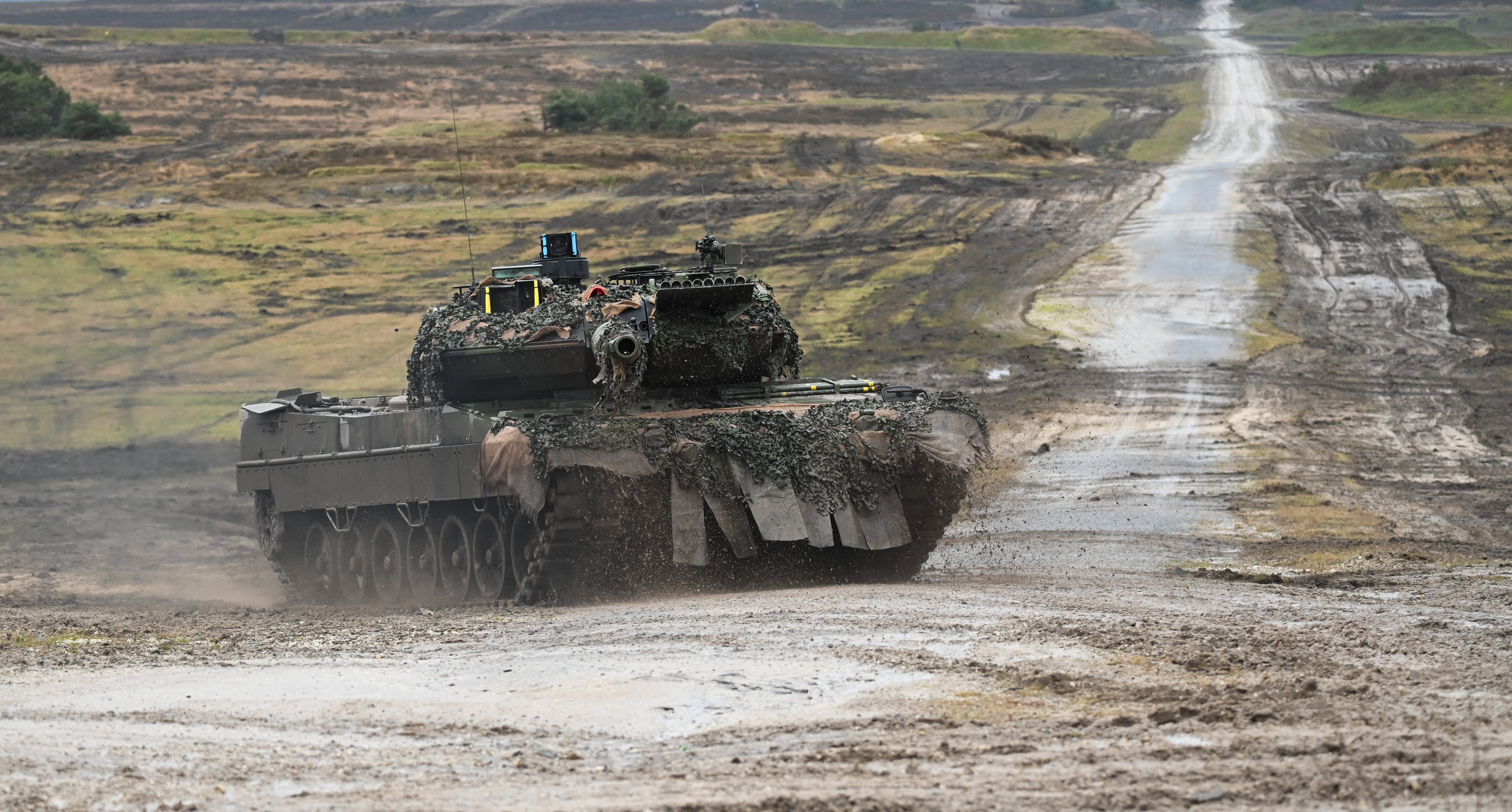 Los soldados ucranianos que conducirán los tanques Leopard ya entrenan en España