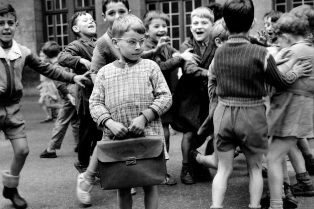 42950+Timide+a╠Ç+lunettes,Paris+1956+HD