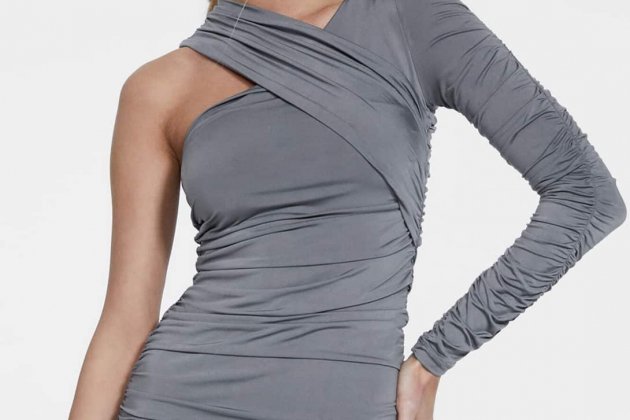 Vestit curt frunzit Vestit curt frunzit