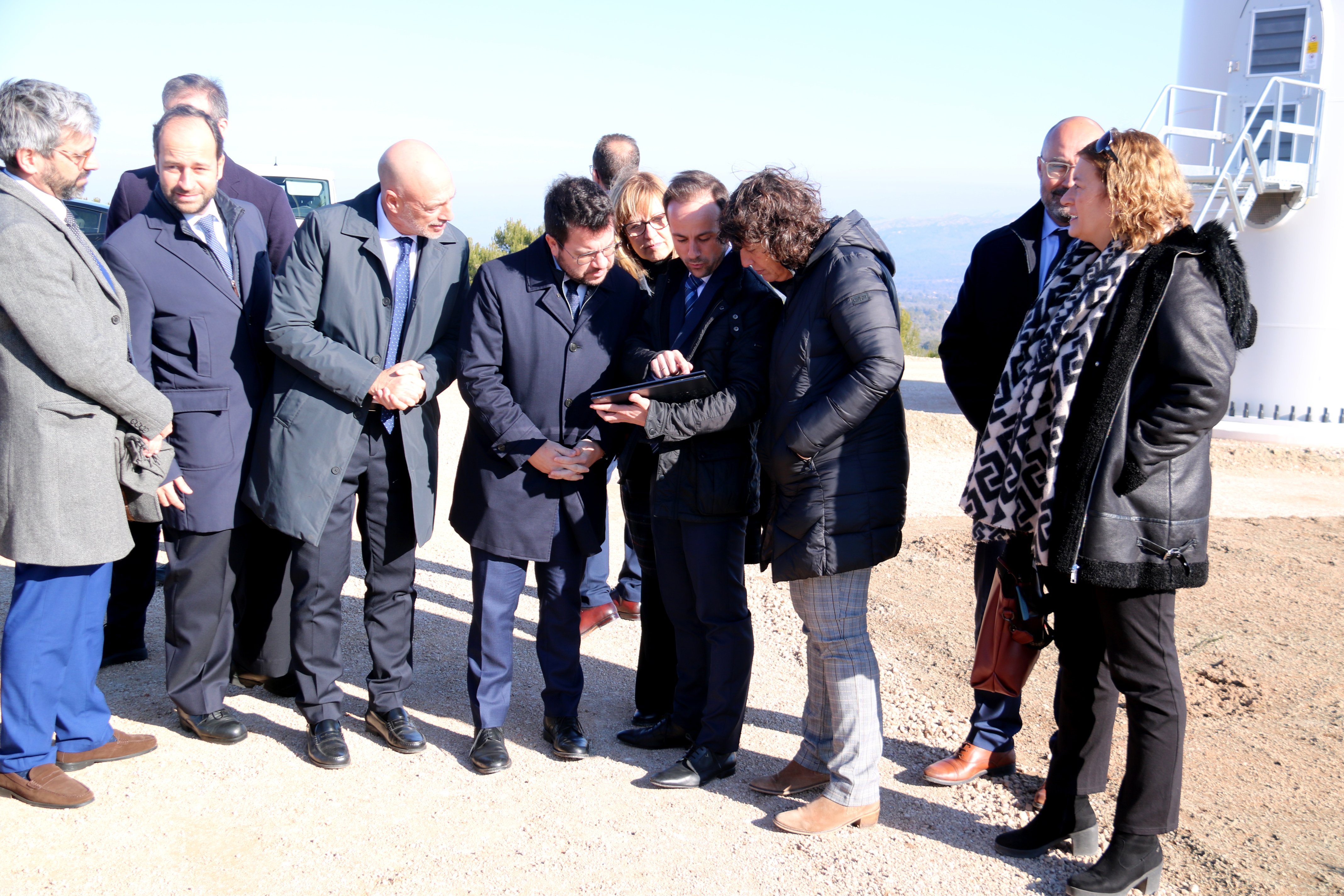 Pere Aragonès inaugura dos aerogeneradores en el Perelló Pere Aragonès inaugura dos aerogeneradores en el Perelló