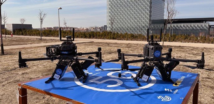 Telefónica i Correos uneixen forces per començar a lliurar paquets amb drons