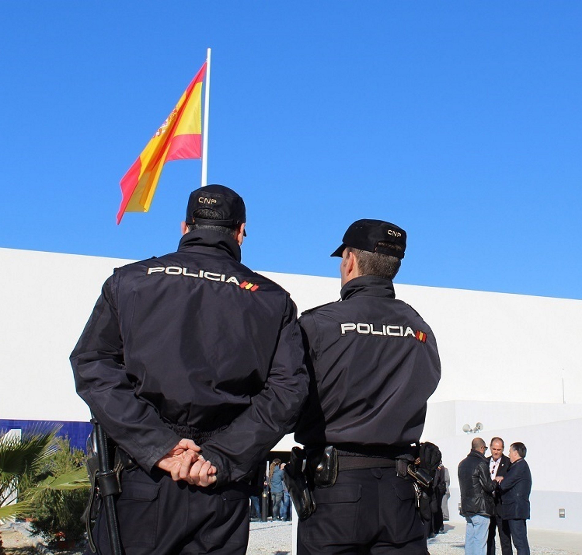 The image of Yolanda Díaz smiling at Puigdemont's side annoys Spanish police unions