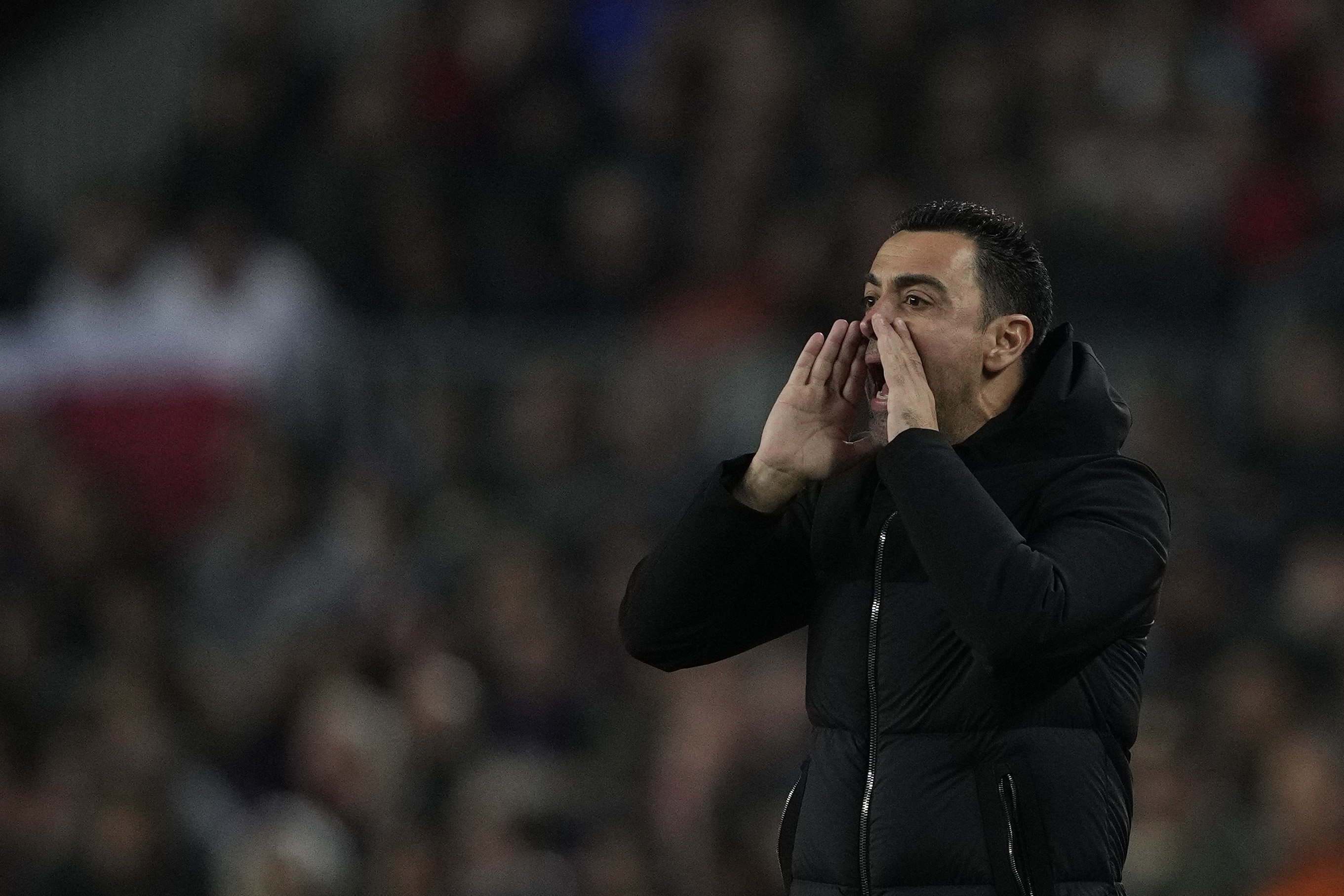 La directiva del Barça está dividida con Xavi Hernández, lo echarían ya, pero no pueden pagar la indemnización