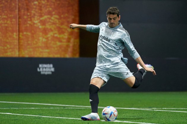 Iker Casillas chutando un penalti en la Kings League / Foto: Kings League Iker Casillas chutando un penalti en la Kings League / Foto: Kings League