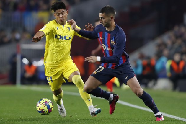 Ferran Torres contra el Cádiz en el Camp Nou / Foto: EFE