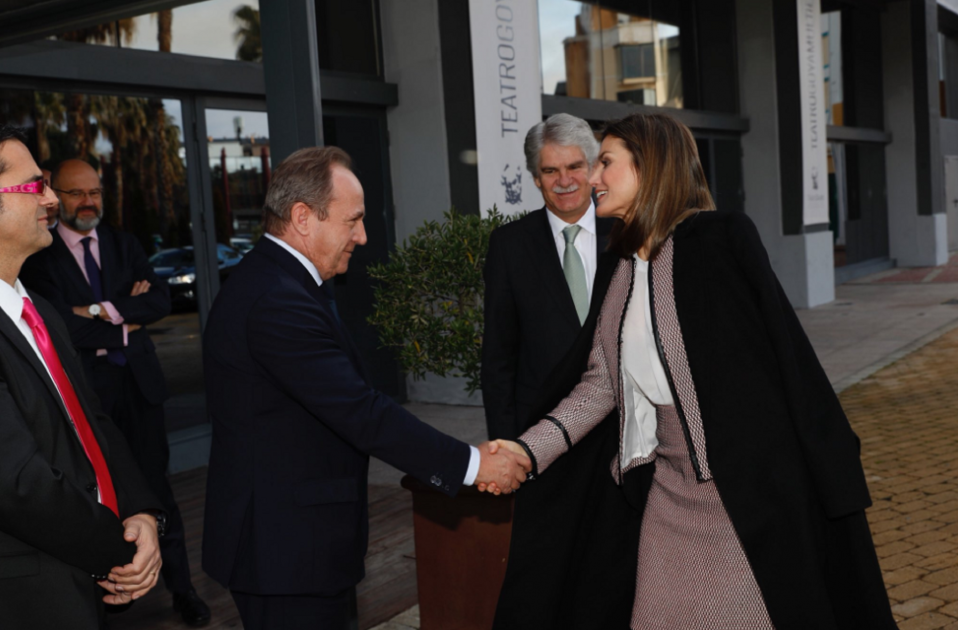 reina leticia traje  casa real