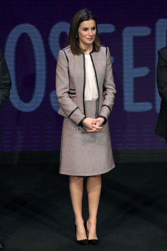 REINA LETICIA TRAJE CASA REAL   efe