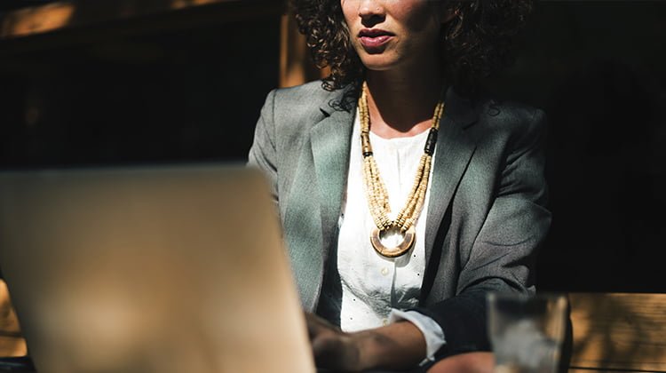 Esto es lo que cobran los notarios por hora y según el tipo de servicio