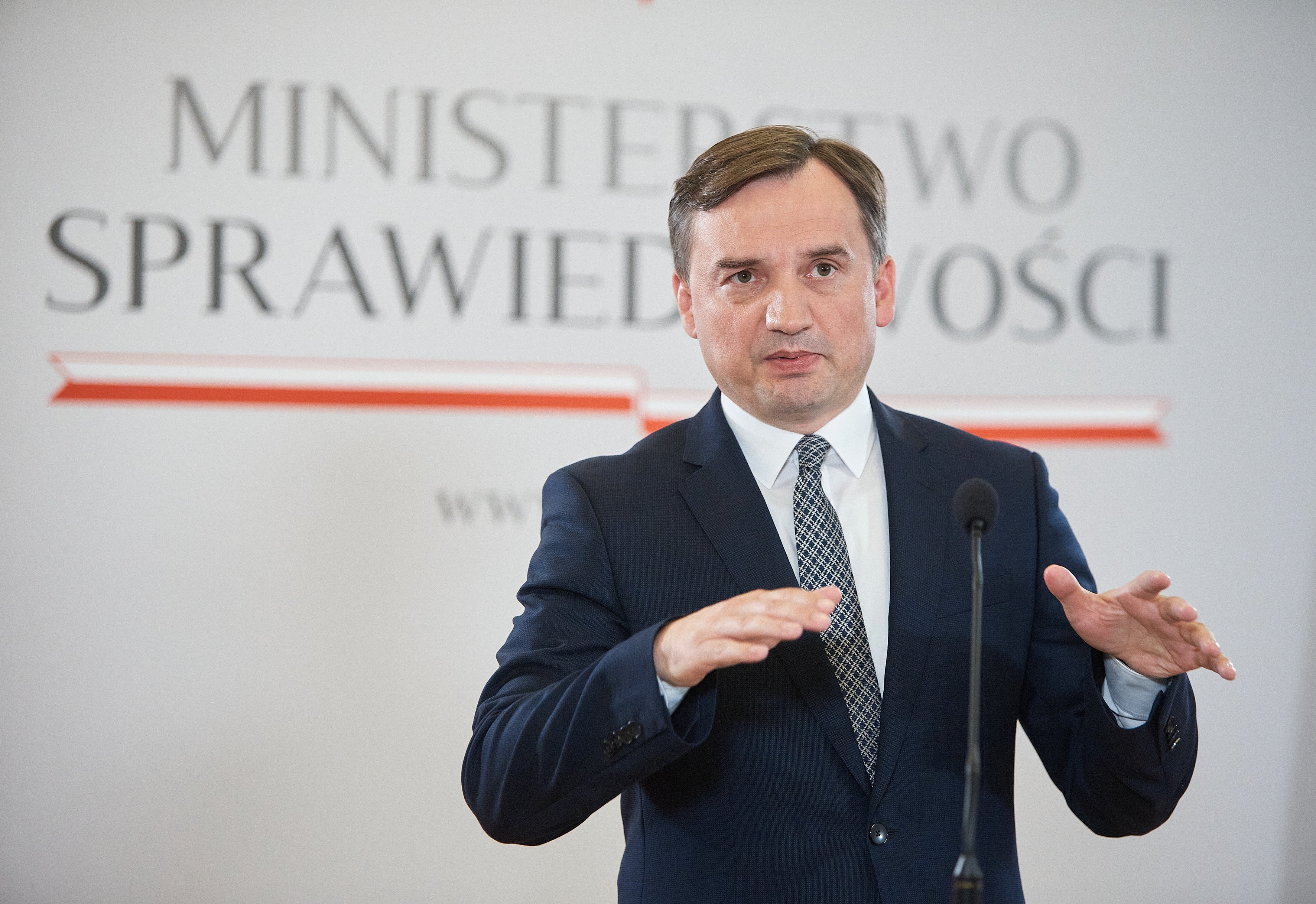Un ministro polaco desbarra: "La izquierda está legalizando la zoofilia en España"