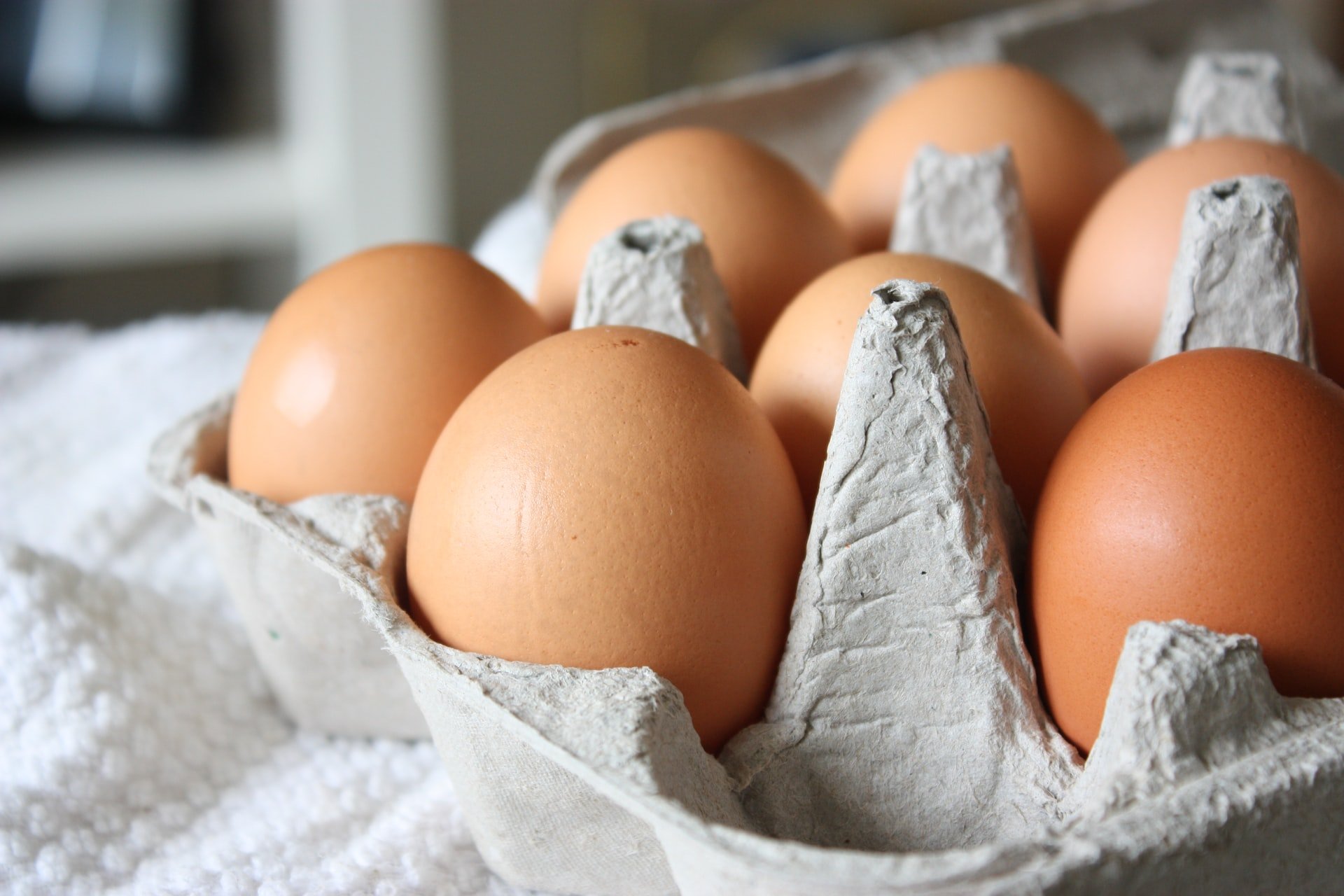 Com saber si un ou està en mal estat o caducat sense obrir-lo