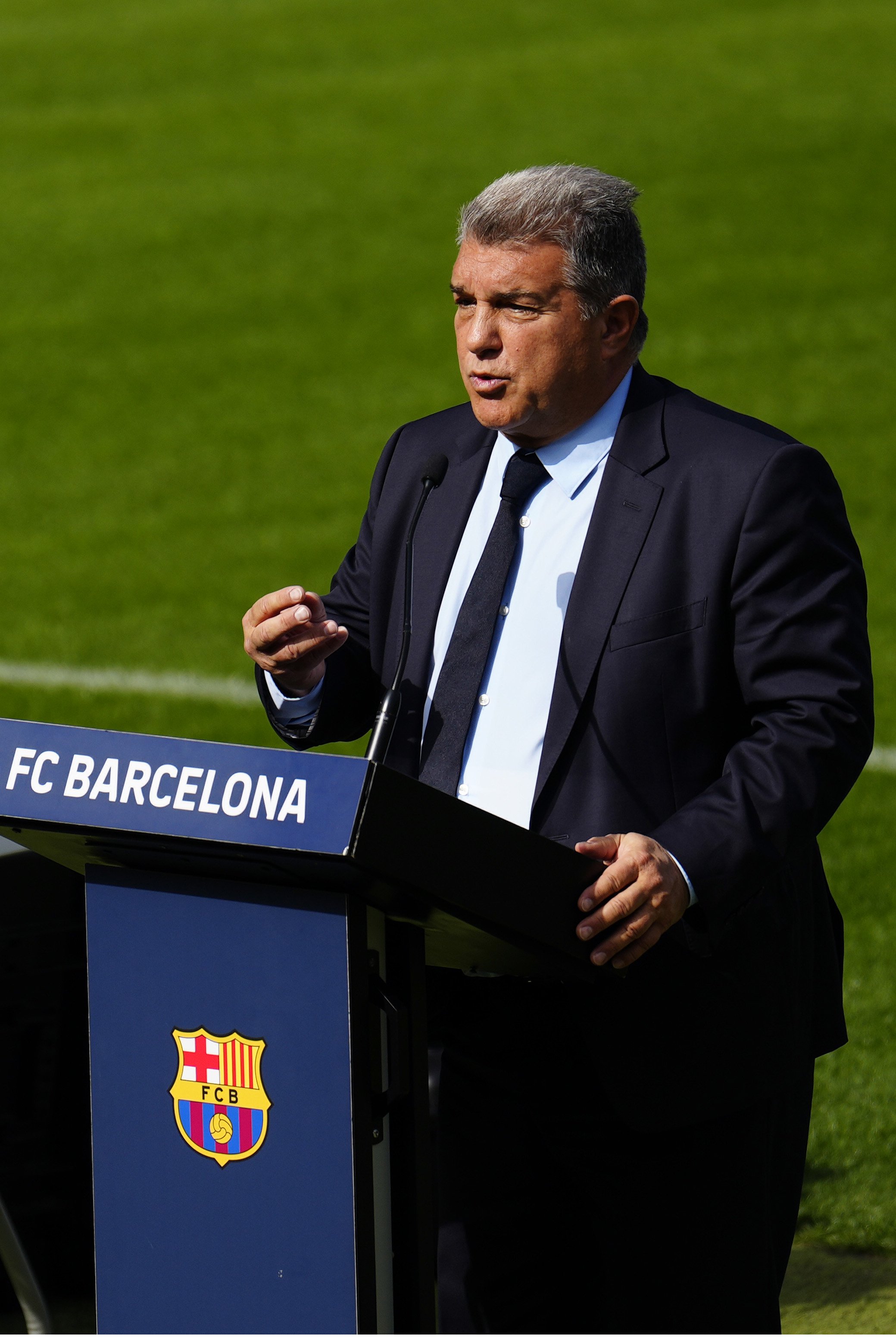 Joan Laporta, embogit, vol 3 del Barça al carrer digui Xavi Hernández el que digui