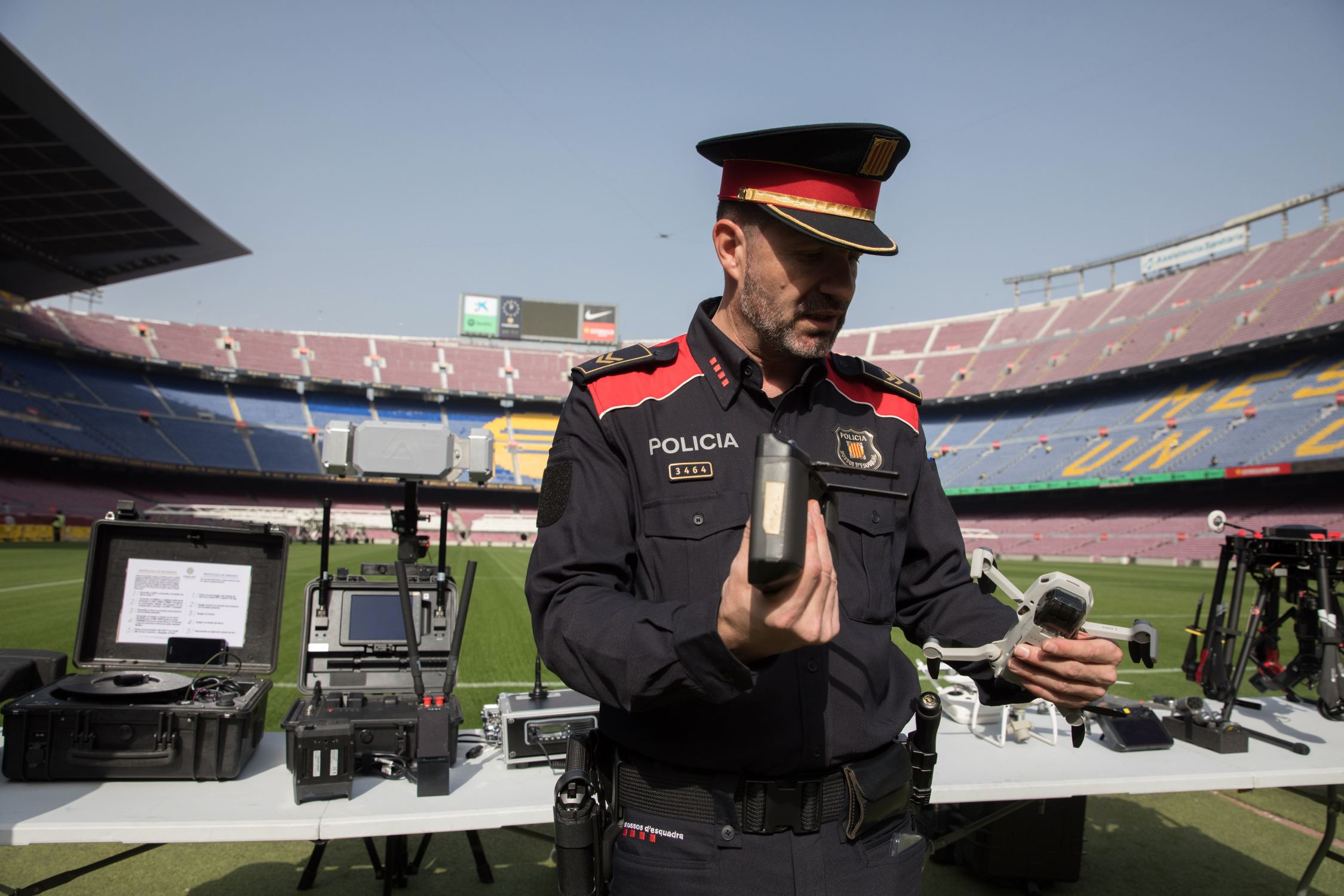 Los Mossos refuerzan su 'cúpula de hierro' contra los drones en el Camp Nou