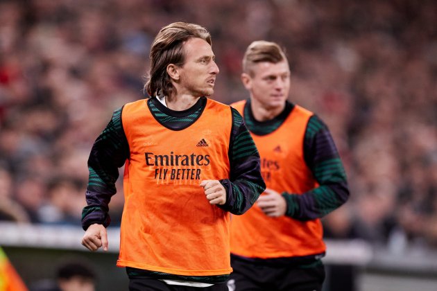 Kroos y Modric calentando durante un partido del Real Madrid contra el Athletic Club / Foto: Europa Press