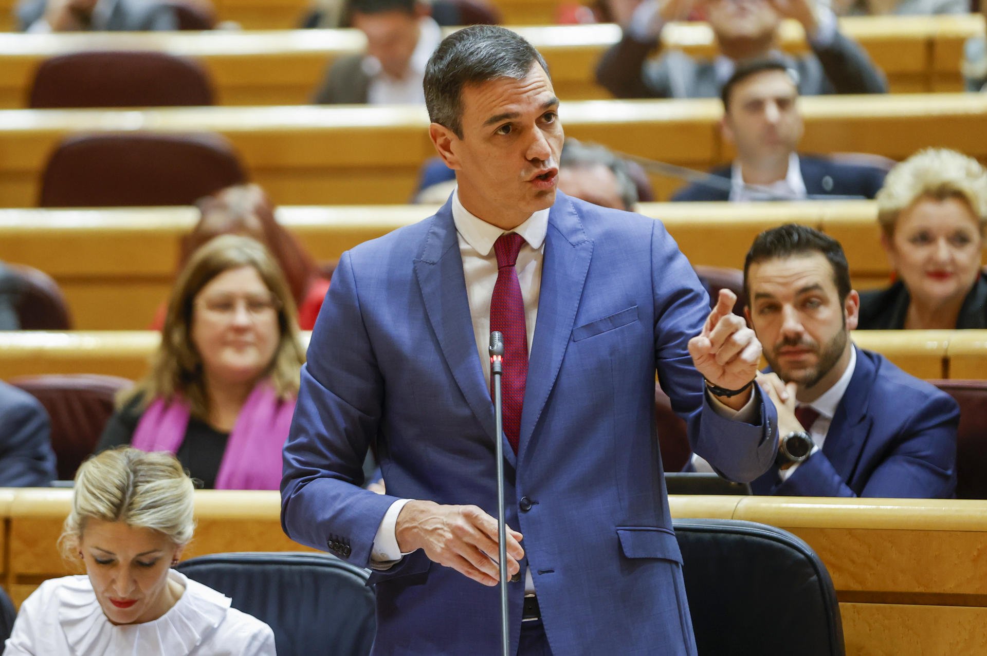 Sánchez recomana a Feijóo vigilar “la seva esquena” en l’aniversari de la guerra del PP