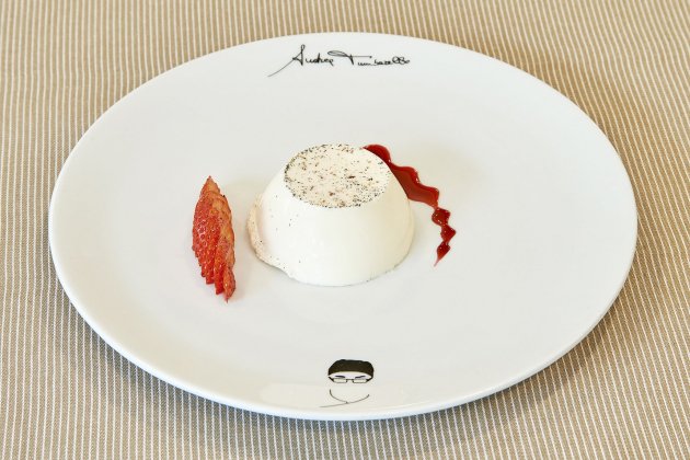 Dish Panna Cotta Topping