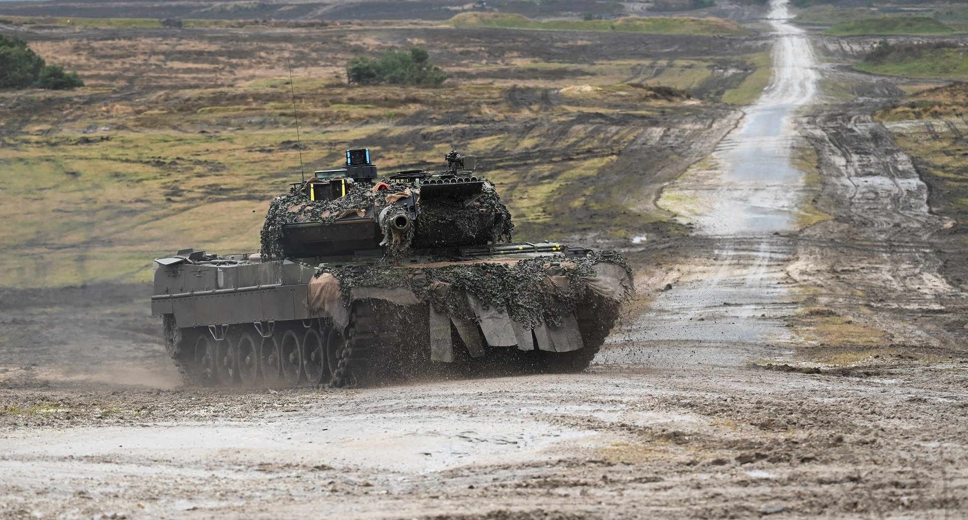 España enviará seis carros de combate Leopard a Ucrania