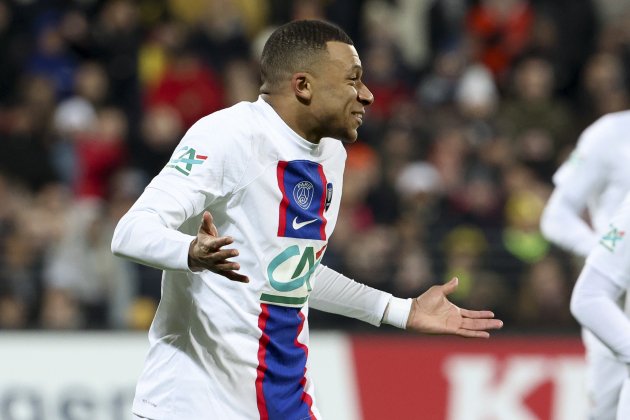 Kylian Mbappé incrèdul durant un partit del PSG / Foto: Europa Press