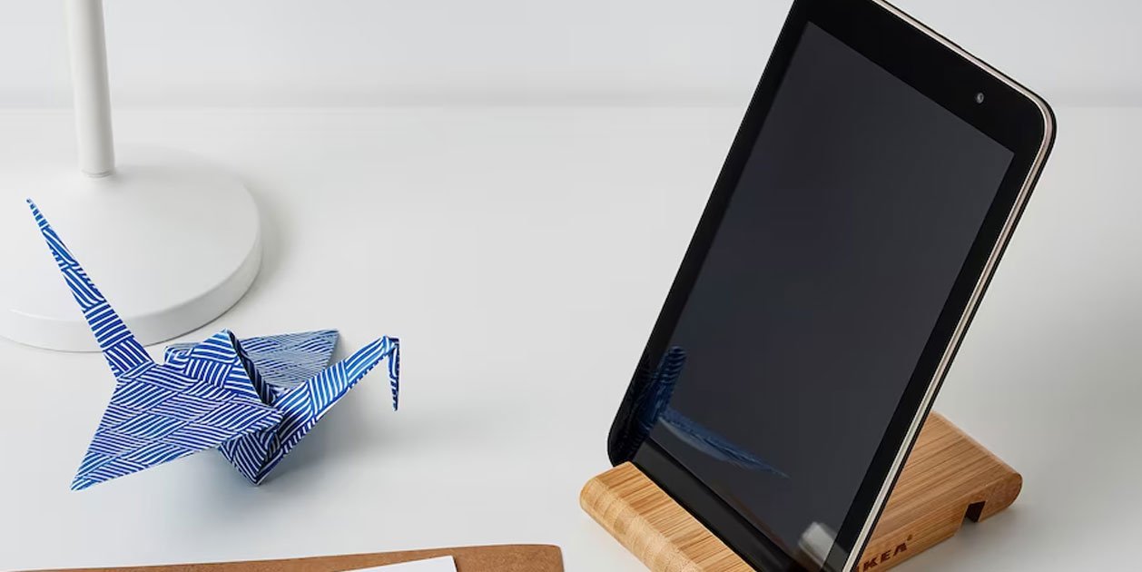 Ikea té un invent que acaba amb la incomoditat més gran|important de veure vídeos a l'smartphone