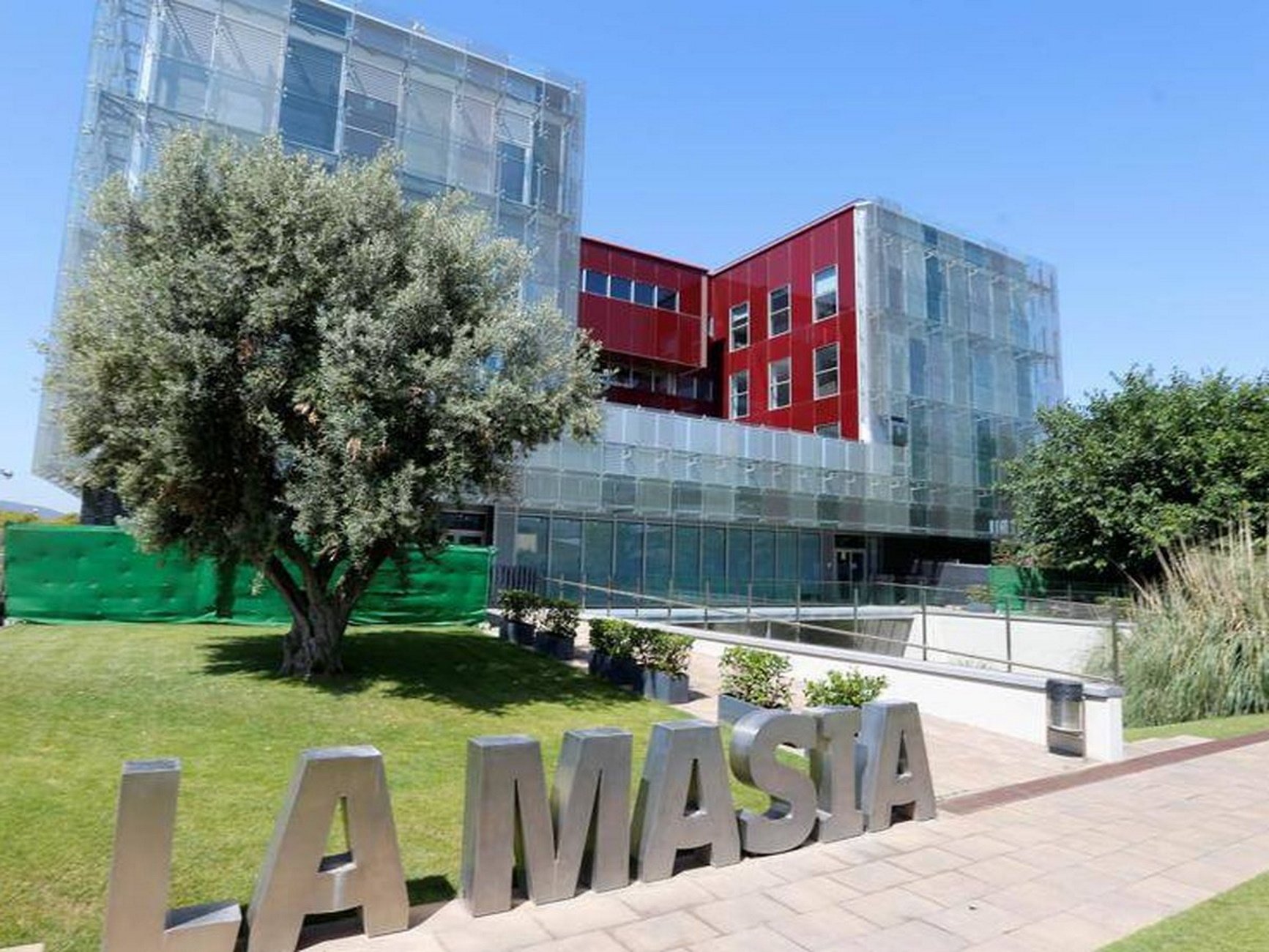 La cara fosca de la Masia del Barça