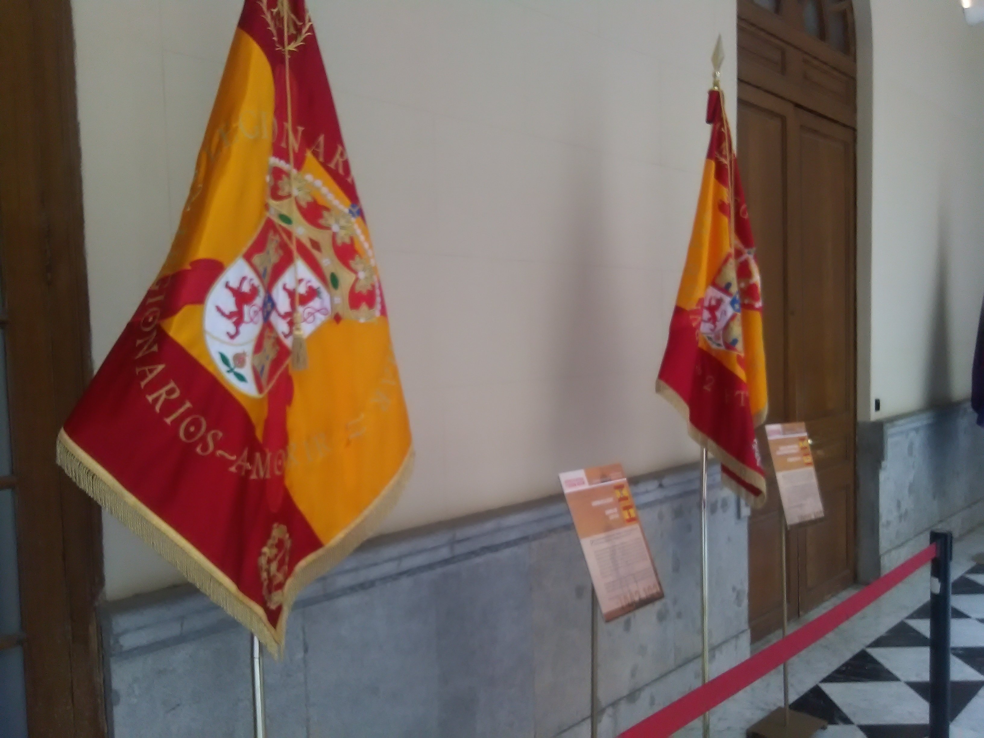 El ejército español exhibe sus banderas en Barcelona