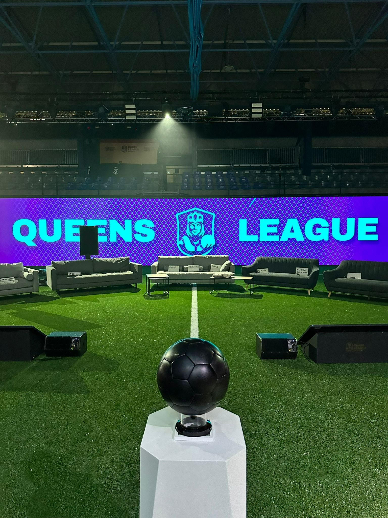 Nit de sorpreses a la presentació de la Queens League: començarà el 6 de maig