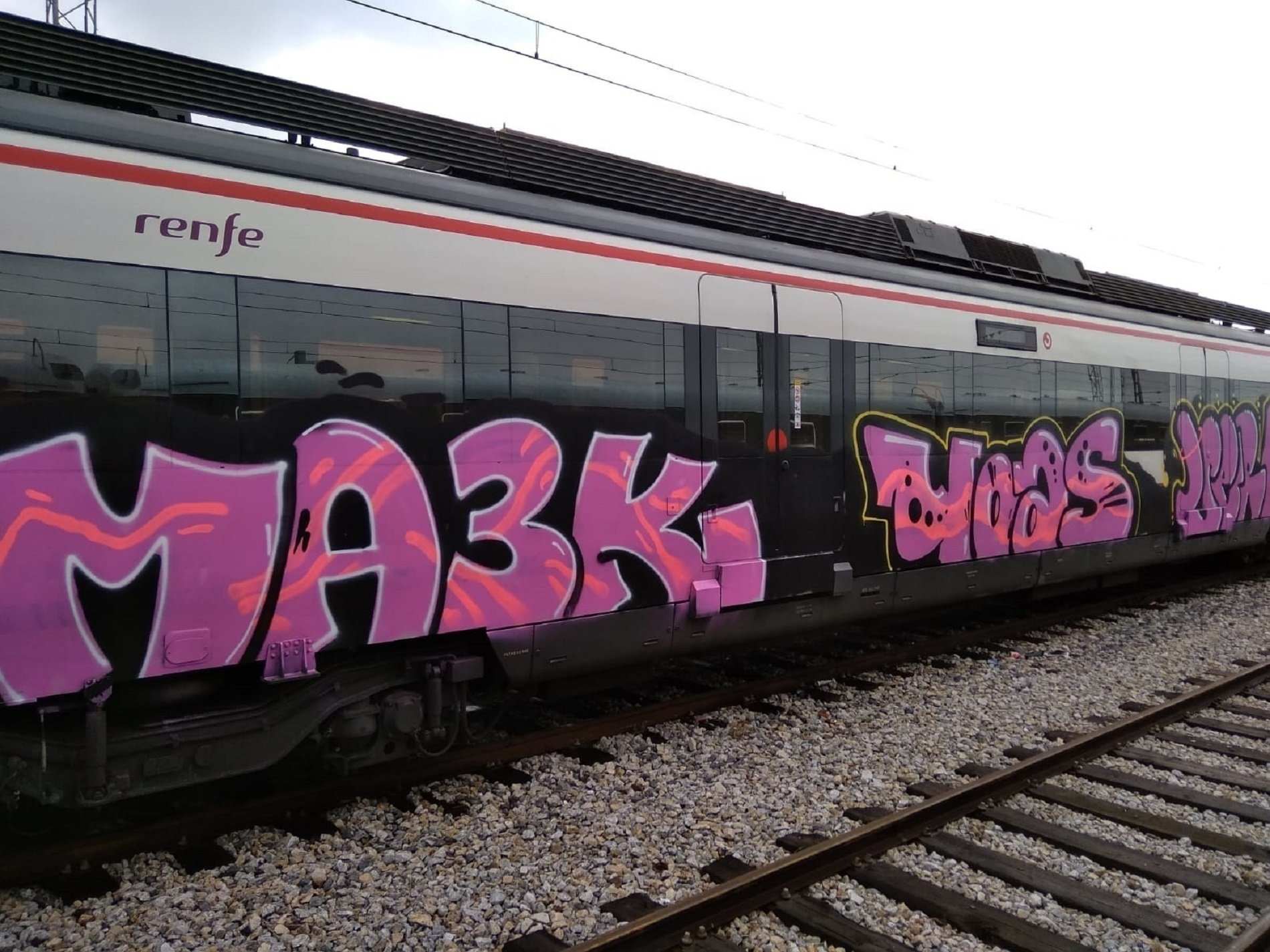 La factura del vandalismo de los grafiteros en trenes de Renfe en Catalunya: 10,4 millones en el 2022