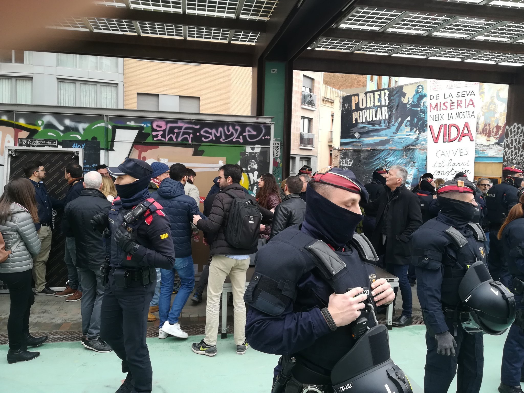 Boicotegen un acte de Valents contra l'okupació a Can Vies, a Barcelona