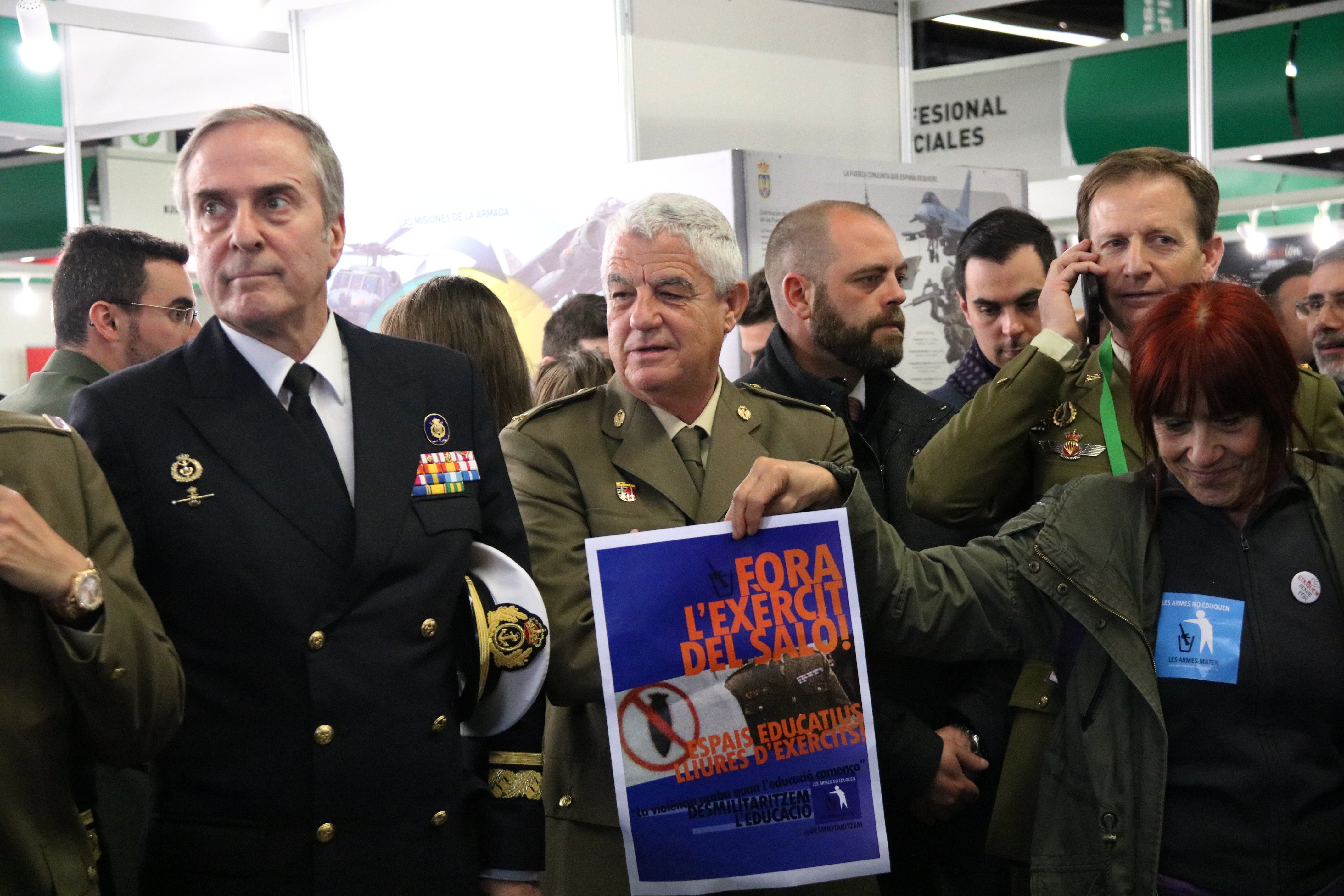 Noves protestes contra l'exèrcit al Saló de l'Ensenyament