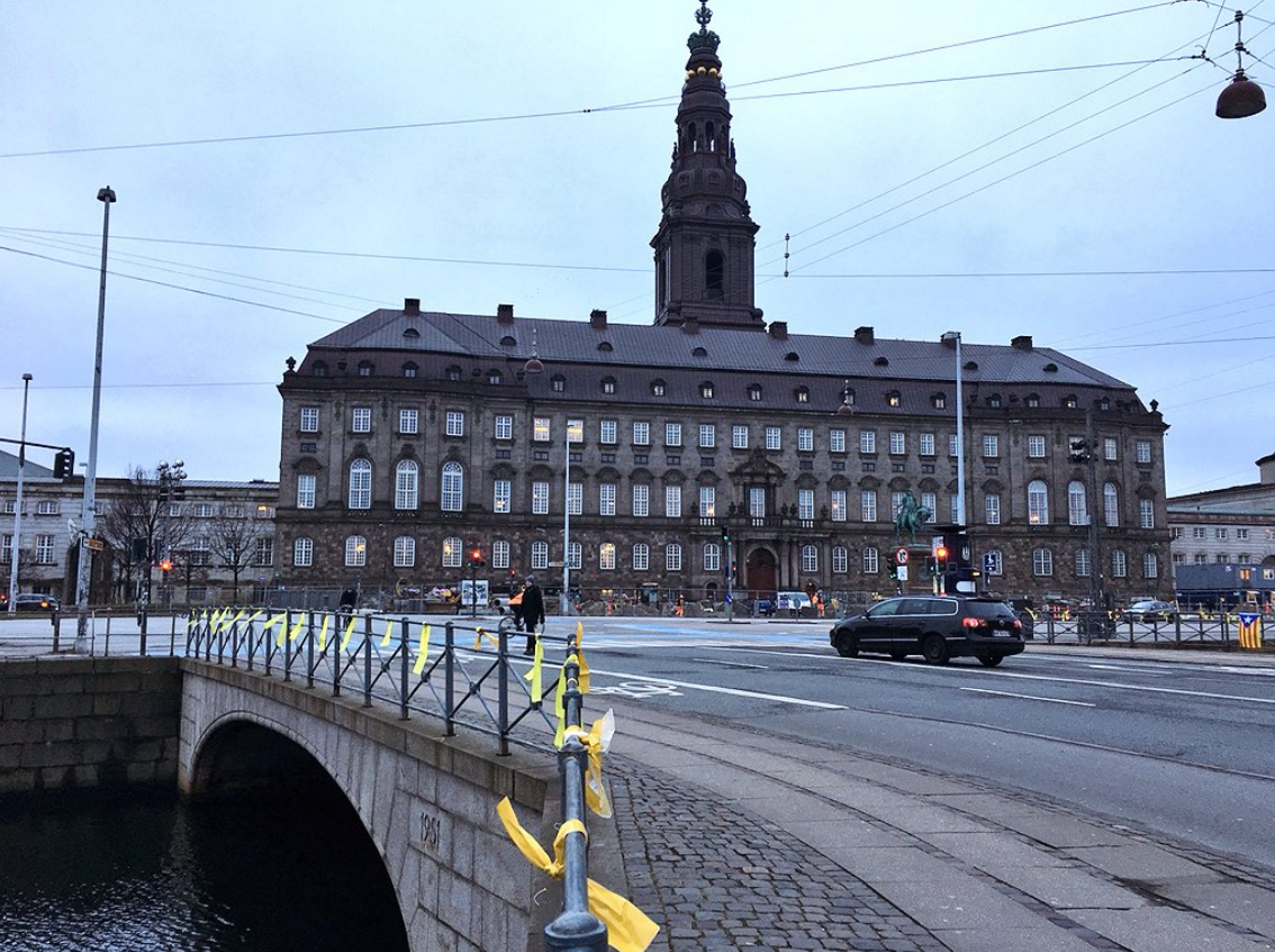 Copenhague se tiñe de amarillo en solidaridad con los presos catalanes