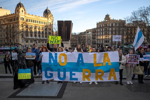 Manifestacio Barcelona No Guerra Ucraina Alto Foc / Pau de la Calle Manifestacio Barcelona No Guerra Ucraina Alto Foc / Pau de la Calle