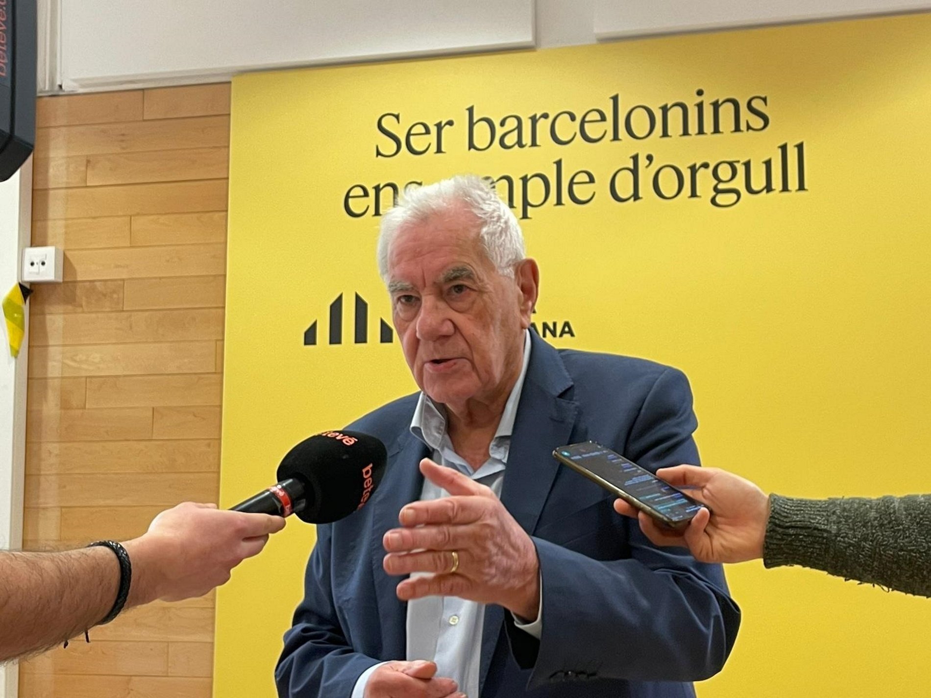 Ernest Maragall: "Los carteles son una ofensa para todos los enfermos de Alzheimer"