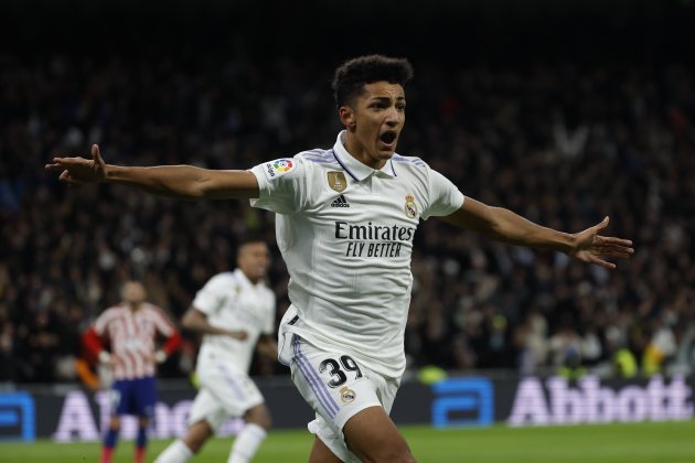 Álvaro Rodríguez marca gol de l'empat en el derbi madrileny / Foto: EFE - Juanjo Martín