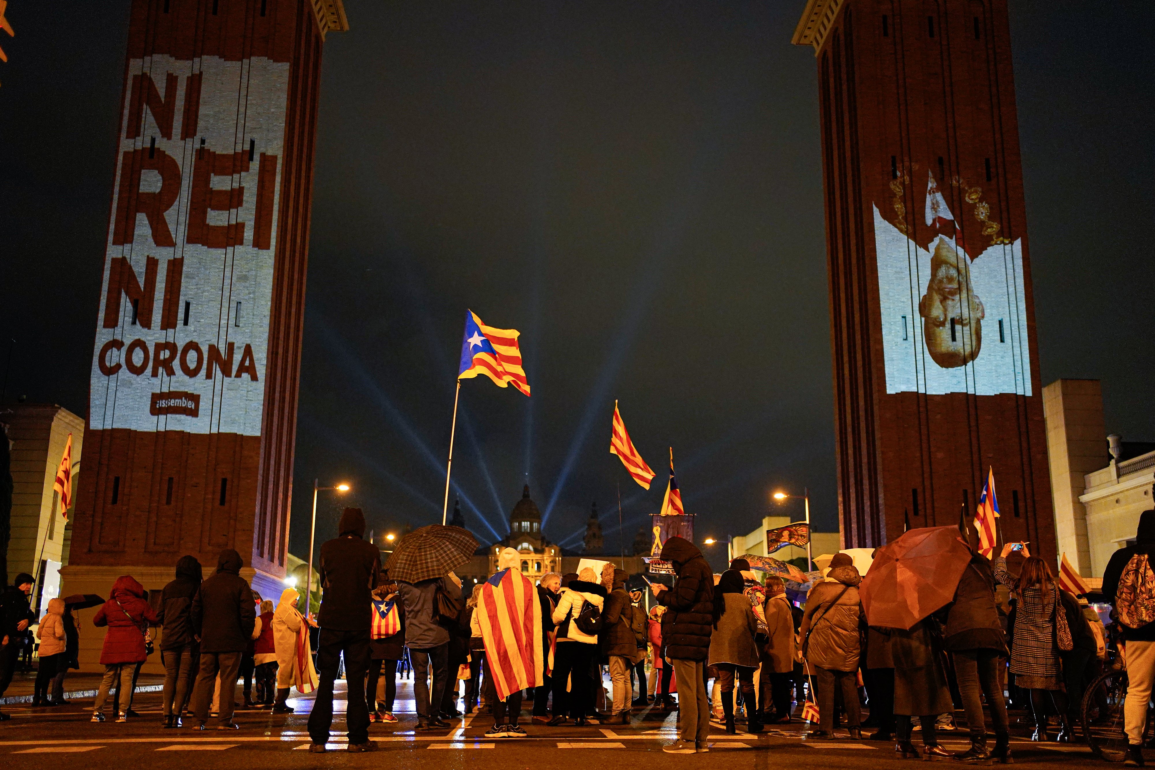 Manifestación contra el rey ANC torres venecianas / Irene Vilà Capafons